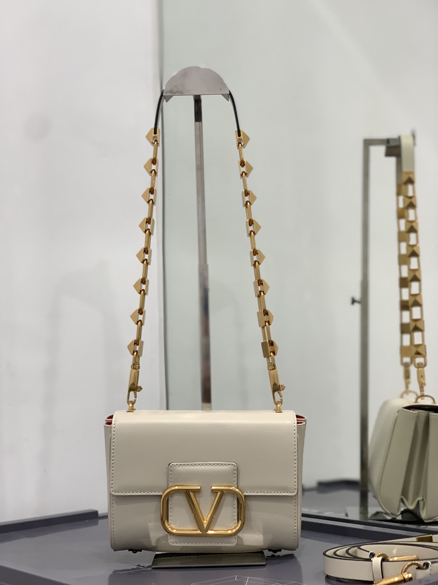 Valentino_Handbags-20_15